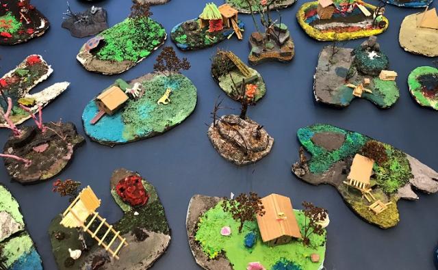 Ett konstverk med färggranna 